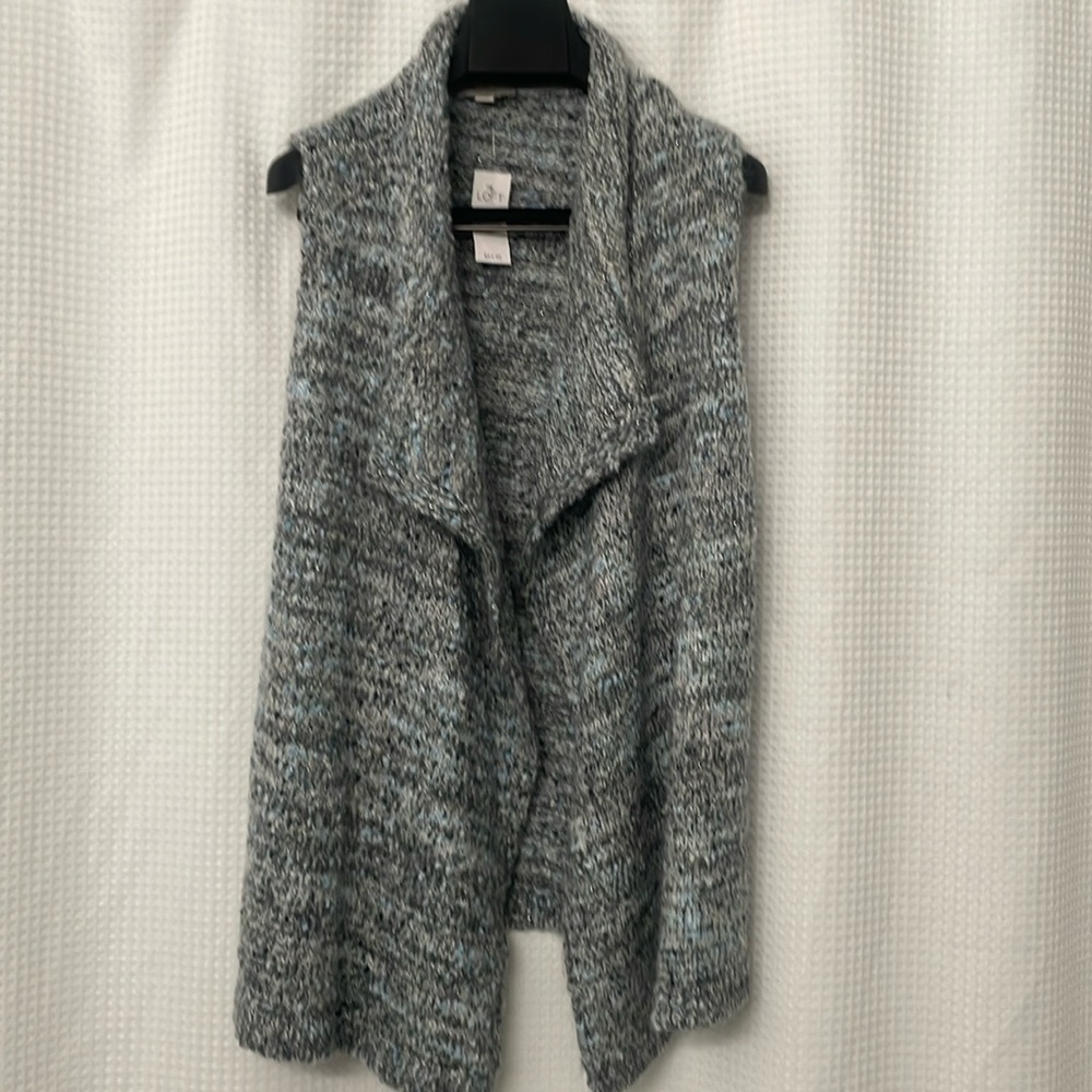 NWT Sleeveless Sweater Shawl - Size Medium